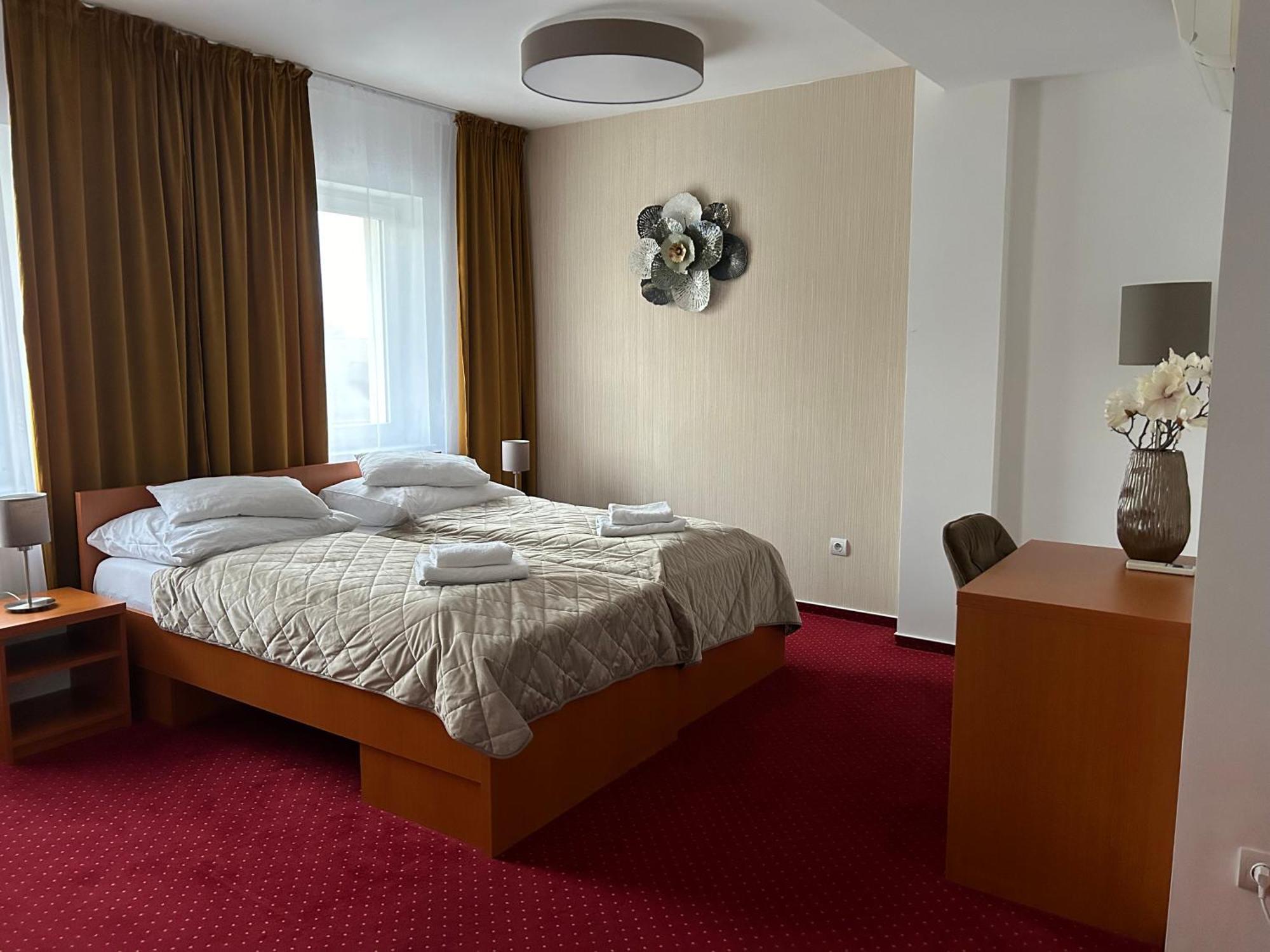 Hotel Evan U Hoffera Topoľčany Εξωτερικό φωτογραφία