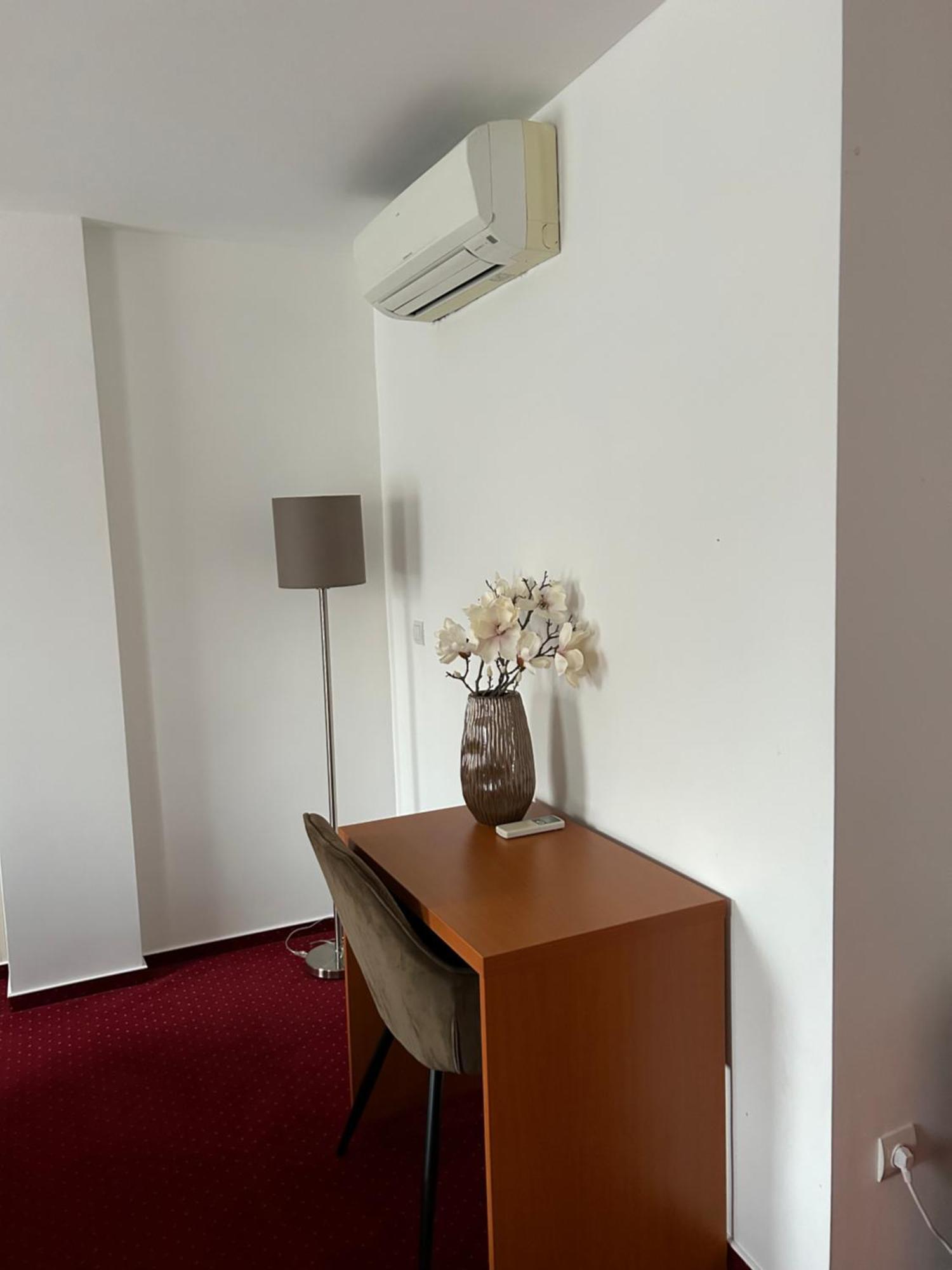 Hotel Evan U Hoffera Topoľčany Εξωτερικό φωτογραφία