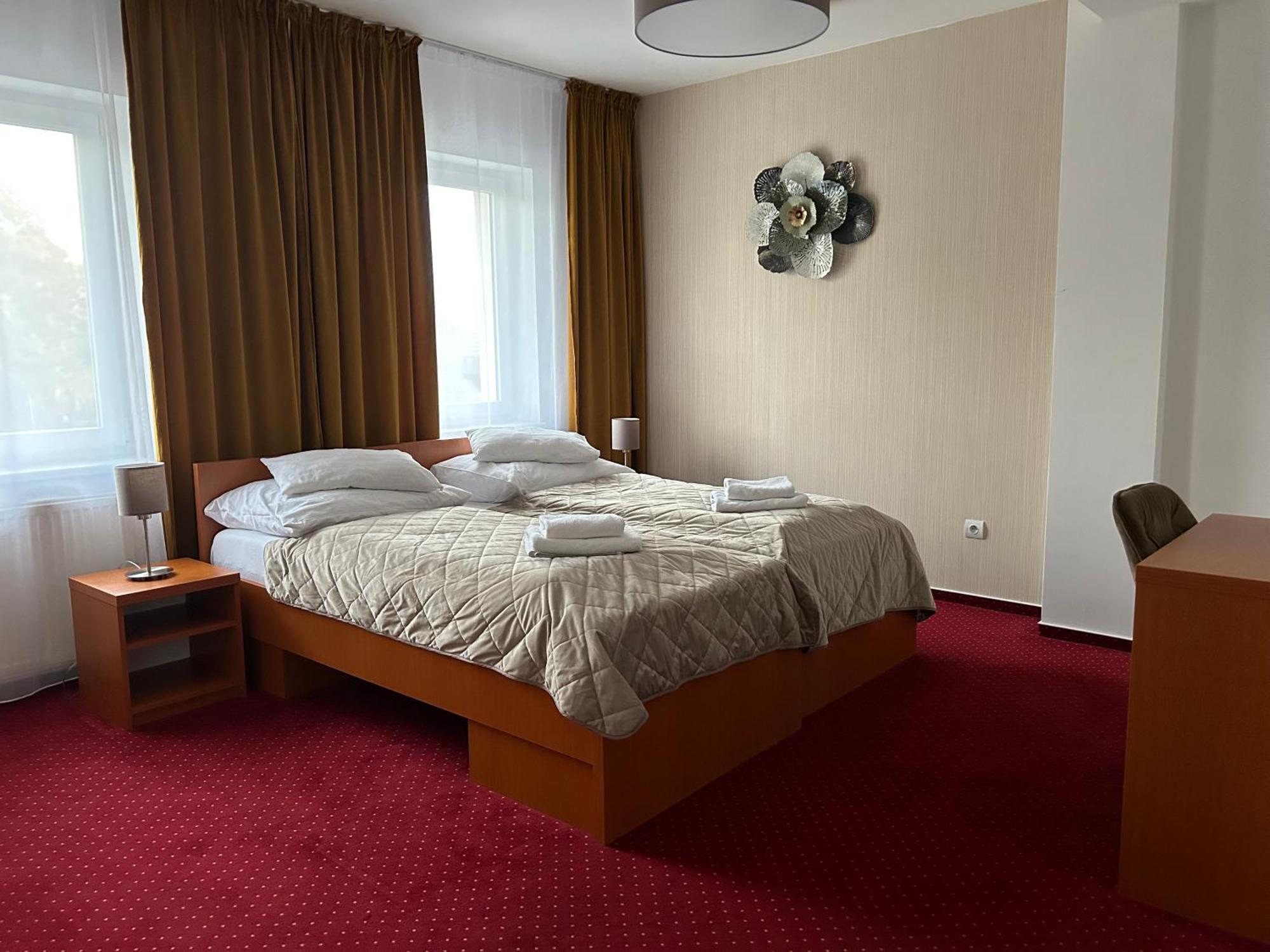 Hotel Evan U Hoffera Topoľčany Εξωτερικό φωτογραφία