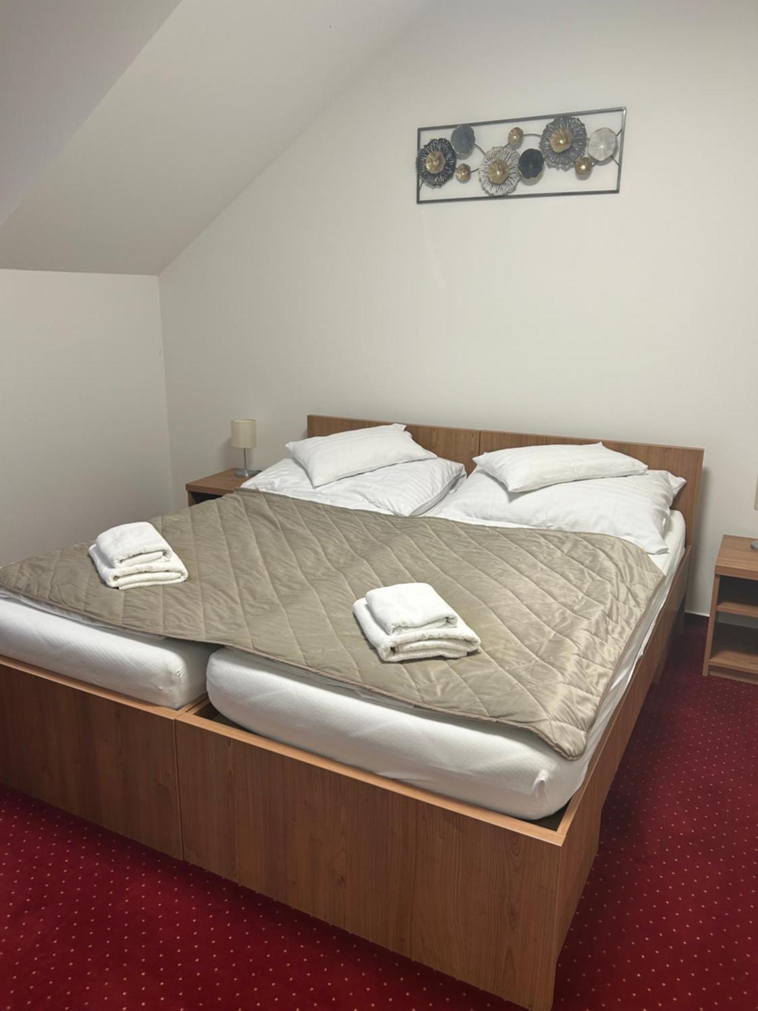 Hotel Evan U Hoffera Topoľčany Εξωτερικό φωτογραφία