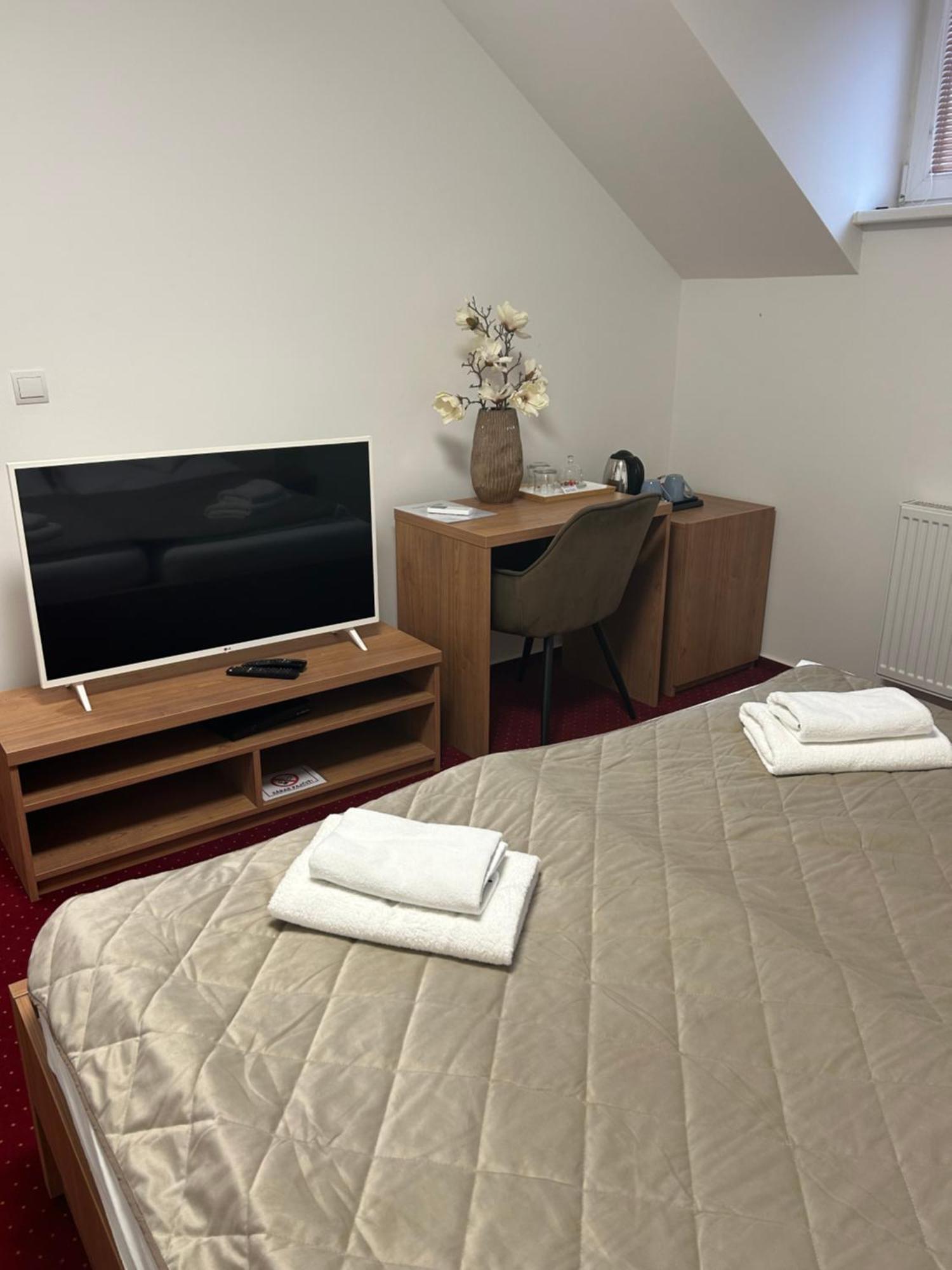 Hotel Evan U Hoffera Topoľčany Εξωτερικό φωτογραφία