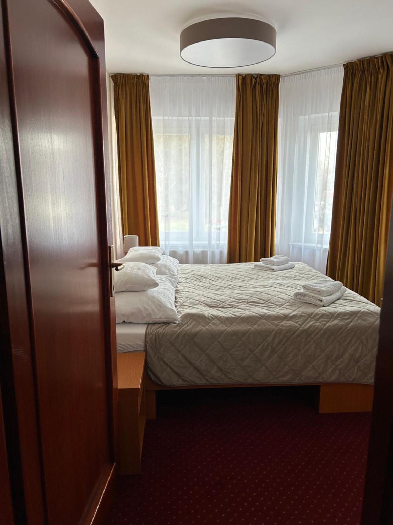 Hotel Evan U Hoffera Topoľčany Εξωτερικό φωτογραφία