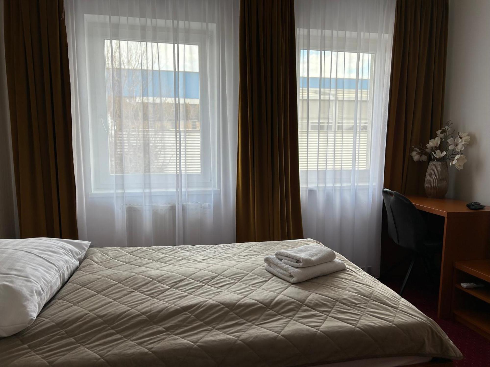 Hotel Evan U Hoffera Topoľčany Εξωτερικό φωτογραφία