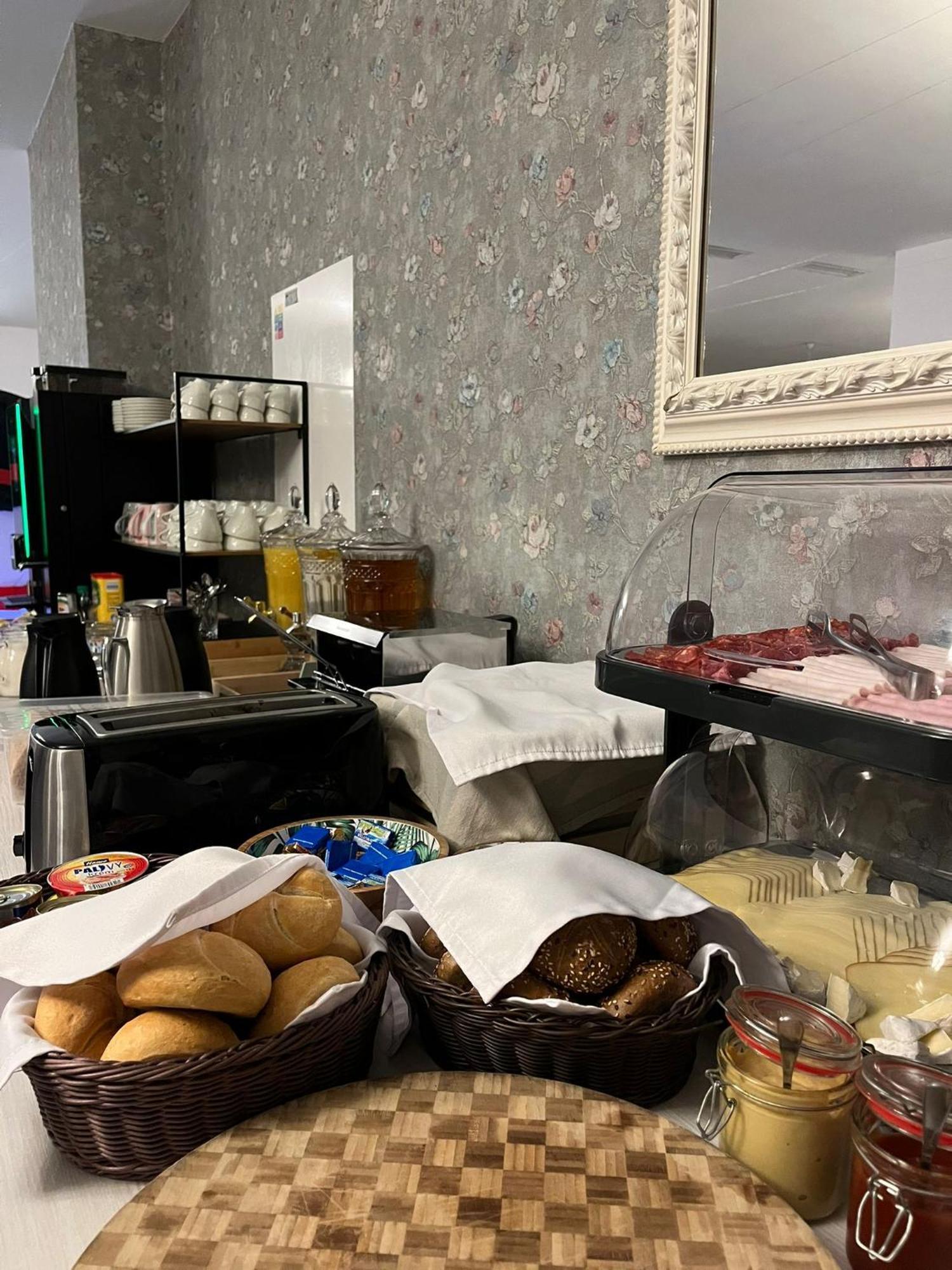 Hotel Evan U Hoffera Topoľčany Εξωτερικό φωτογραφία